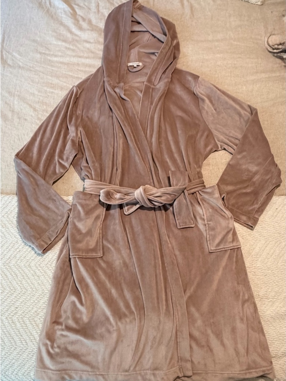 LOVE AND LORE luxurious mid length robe L-XL